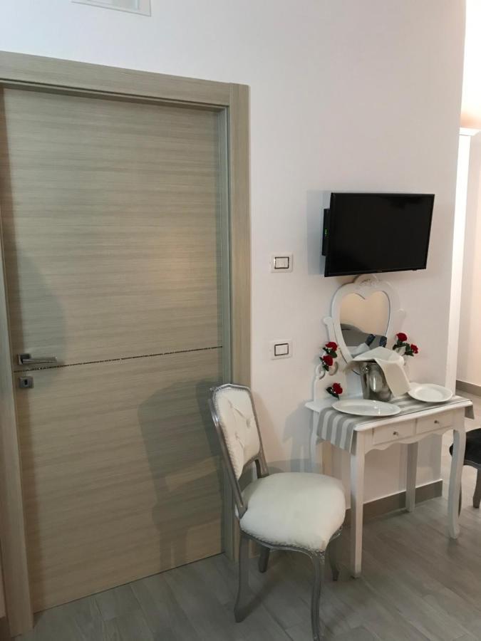 Le Rose Bed & Breakfast Нетуно Екстериор снимка